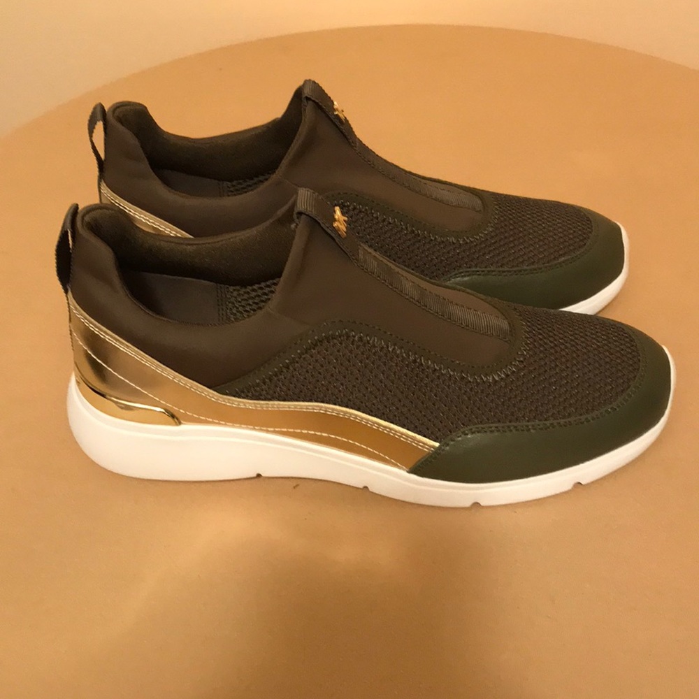 Michael Kors women’s Fall/winter slip ons NEW - Picture 2 of 7